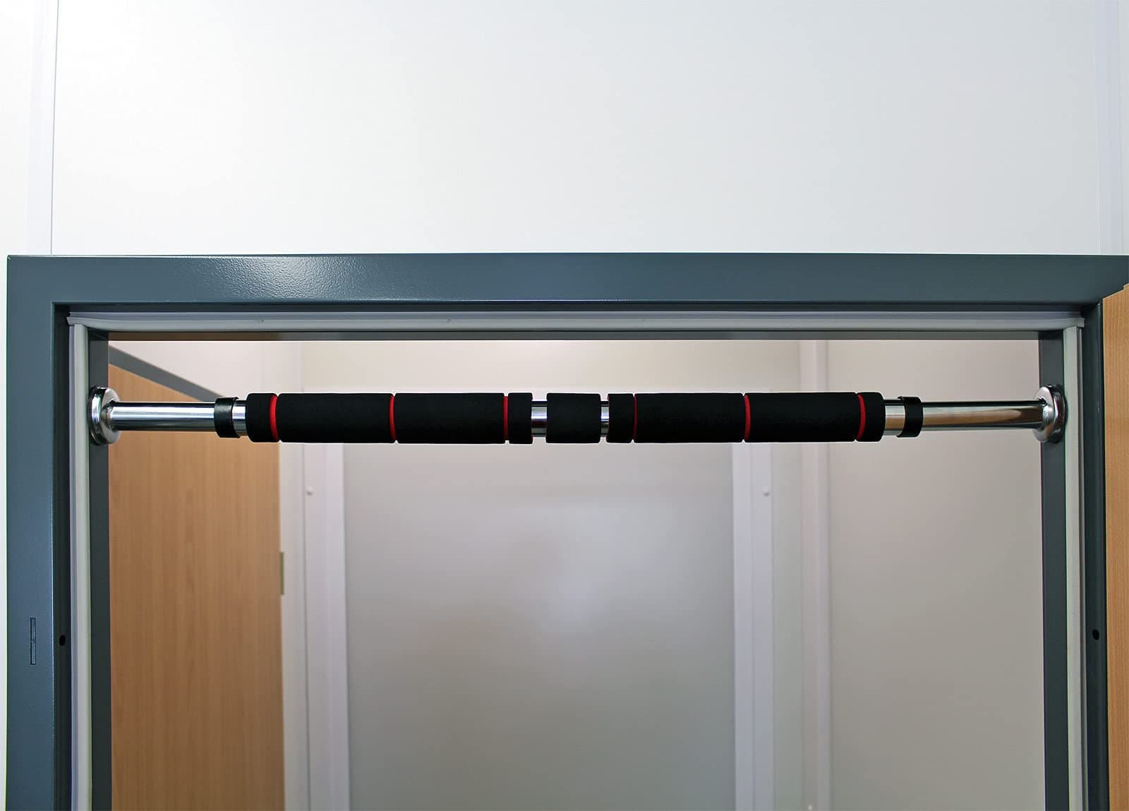Wiltec Klimmzugstange aus Stahl, max. 100 kg – Bild 4