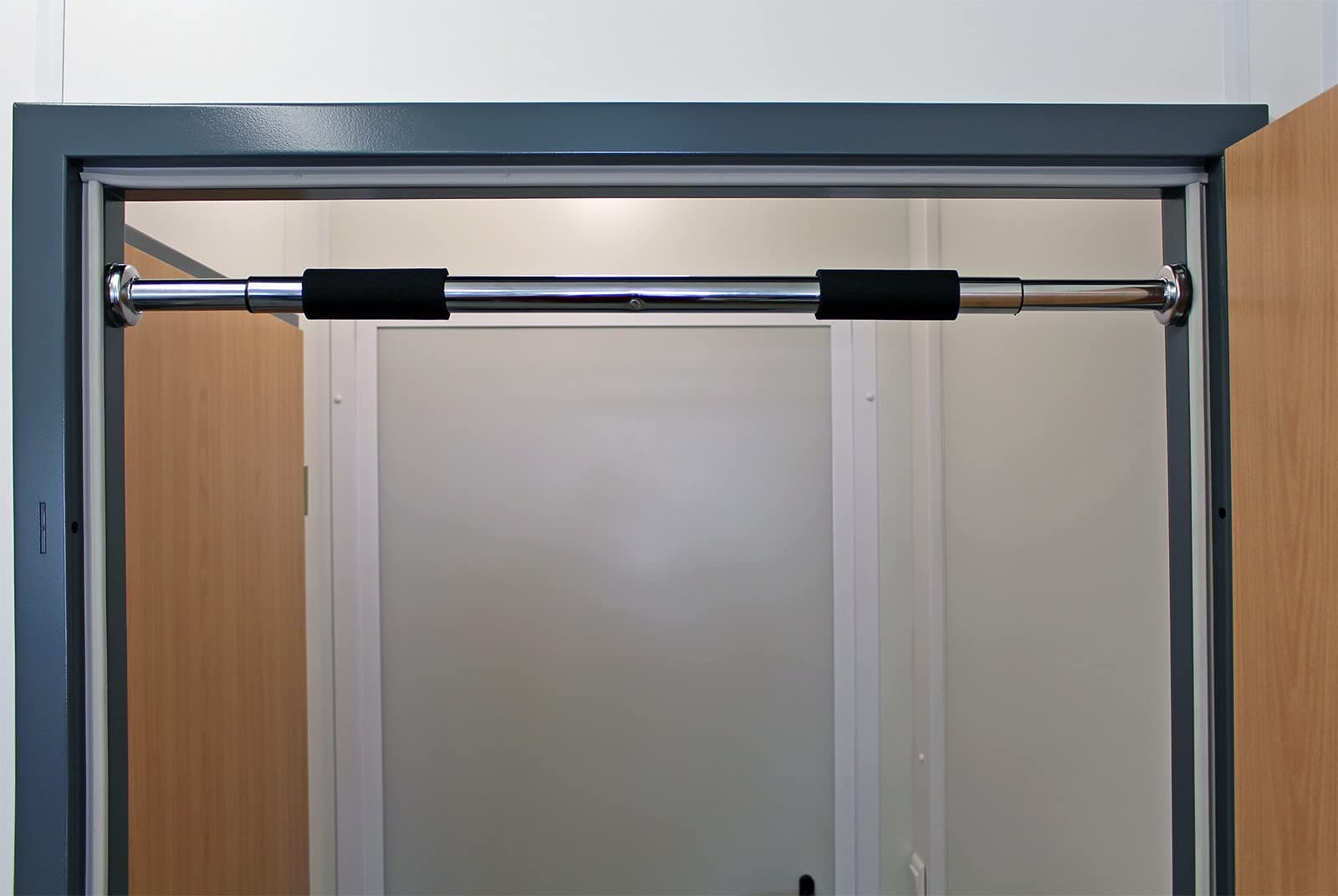 WilTec Barre Gymnastique de Traction - Ø 30 mm - en Acier chromé - Charge Max. 100 kg – Bild 4